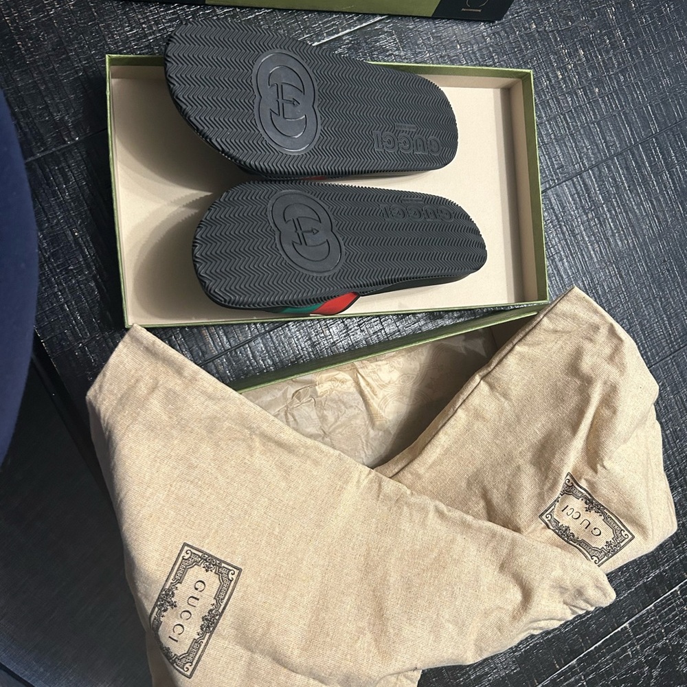 Gucci Black and Green Slides with Red Accent - Picture 3 of 9